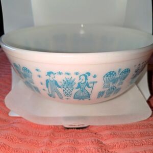 Vintage Pyrex Amish Butter print Mixing Bowl